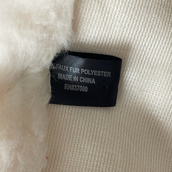 Faux fur cape in white - Picture 5 of 5